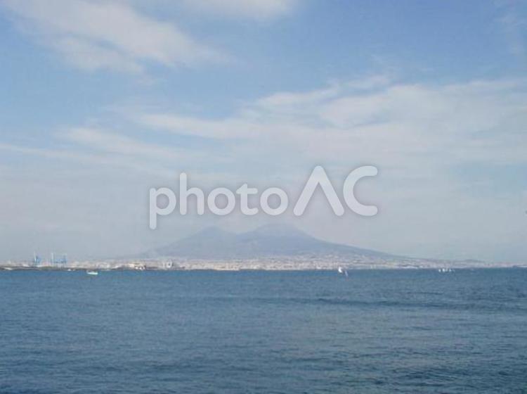 ヴェスヴィオ火山　ナポリ湾　海　イタリア ベスビオ山,ベスビオ火山,ヴェスヴィオ山の写真素材