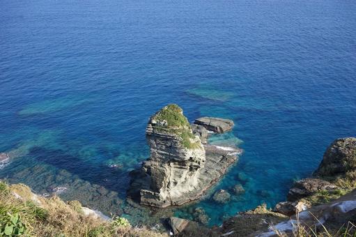 与那国島の奇岩「軍艦岩」 与那国島の奇岩「軍艦岩」 軍艦岩,奇岩,海の写真素材