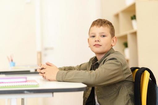 カメラ目線の男の子 男の子,子ども,人物の写真素材