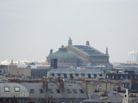 フランスのパリ(オペラ座方向)の風景 フランスのパリ(オペラ座方向)の風景 パリ中心部,展望,風景の写真素材