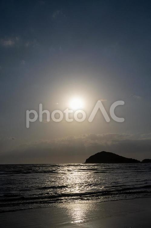夕暮れ時の海 夕暮れ,太陽,海の写真素材