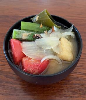 R7.10.10トマトなどの具沢山みそ汁 R7.10.10トマトなどの具沢山みそ汁 具沢山みそ汁,具だくさんみそ汁,トマトの写真素材