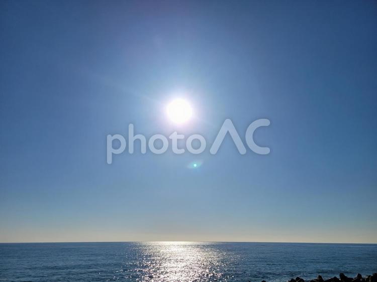 太陽と青空のキレイな海 海,空,太陽の写真素材
