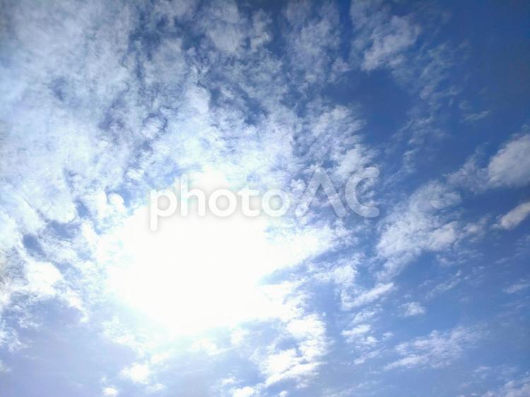 青空と雲と日差し 青空,晴天,晴れの写真素材