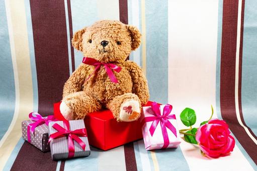 ストライプ布背景のテディベア テディベア,ぬいぐるみ,クマの写真素材