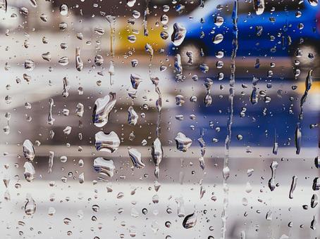雨の車窓の光景 雨の車窓の光景 雨,車窓,ガラスの写真素材
