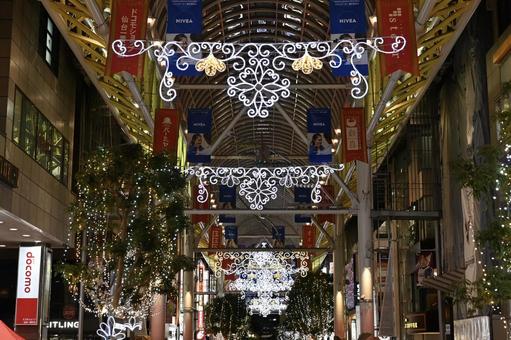 一番町のイルミネーション　仙台 クリスマス,夜,アーケードの写真素材