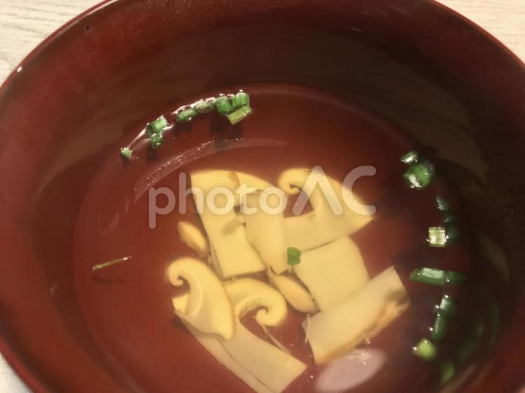 秋の味覚　松茸のお吸い物 松茸,マツタケ,まつたけの写真素材