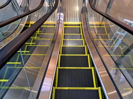 Down escalator, JPG