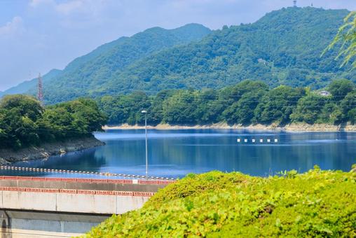 湖と山の静寂 湖と山の静寂の写真