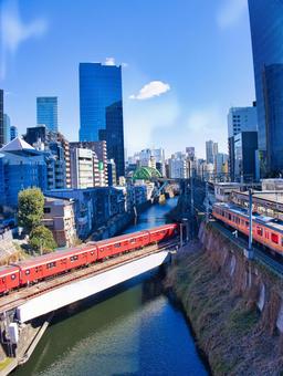 神田川と御茶ノ水駅 神田川と御茶ノ水駅の写真
