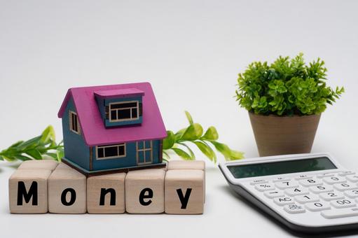 家の模型と電卓でお金のイメージ 家の模型と電卓でお金のイメージ money,マイホーム,家の写真素材