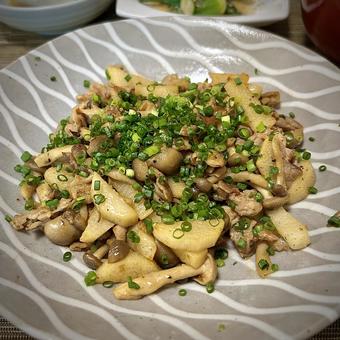 豚肉としめじと長芋のバターポン酢炒め 豚肉としめじと長芋のバターポン酢炒め 旦那飯,男の料理,手料理の写真素材