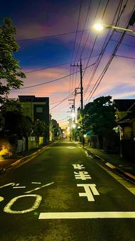 異世界に通じる路地(オカルト感) 異世界に通じる路地(オカルト感) 都会,下町,夕暮れの写真素材