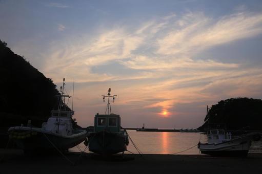 西伊豆町の綺麗な夕陽 西伊豆町の綺麗な夕陽 綺麗良な夕陽,仁科港,夕陽の写真素材