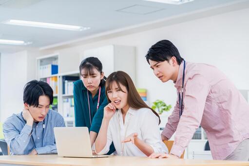 オフィスで働くビジネスマン。 ビジネス,人物,日本人の写真素材
