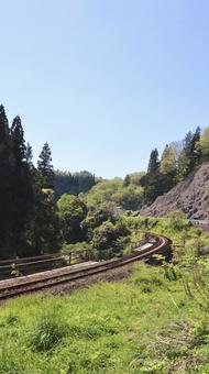 山間の線路 山間の線路の写真
