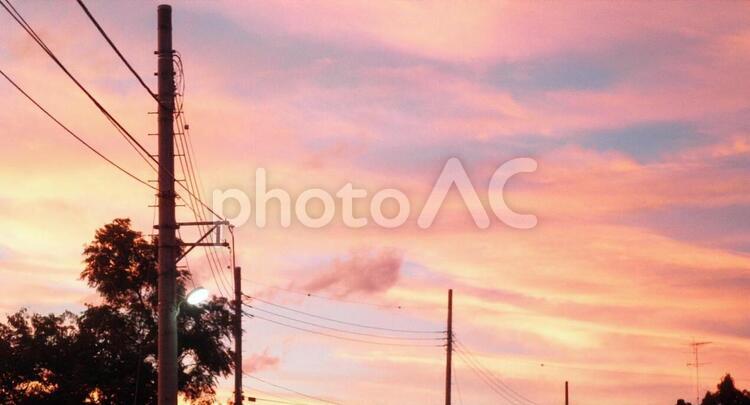街灯と夕焼け 夕焼け,夕陽,夕暮れの写真素材