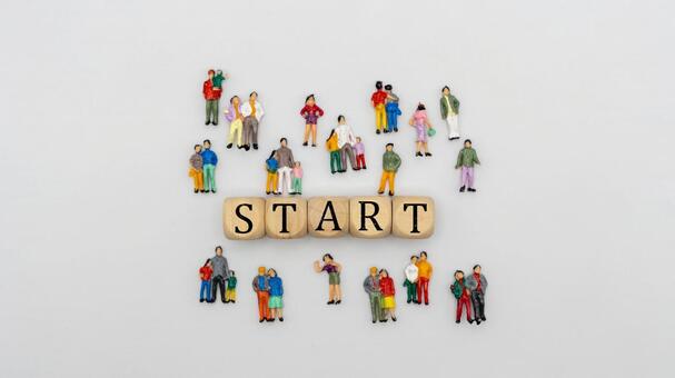 文字ブロックと人形「START」 ミニチュア,人形,ブロックの写真素材