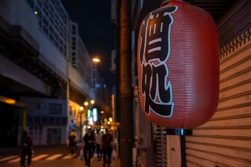 夜の神田駅前 夜の神田駅前 神田,神田駅前,赤ちょうちんの写真素材