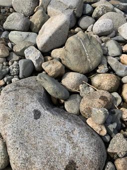 河辺の小石 河辺の小石 砂利,岩,石の写真素材