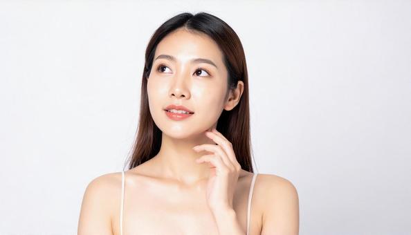 美容 見上げる日本人女性 美容 見上げる日本人女性の写真