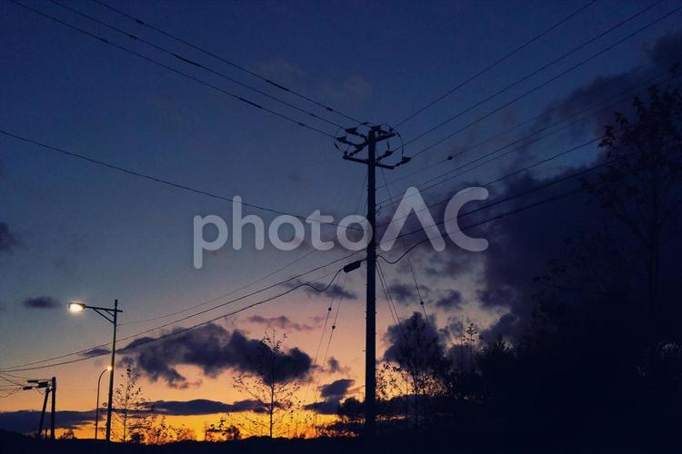 夕闇に覆われて 夕暮れ,空,夜の写真素材