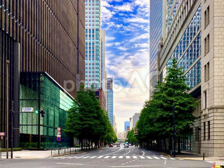 大手町駅前交差点の朝 大手町,大手町駅,大手町駅前の写真素材