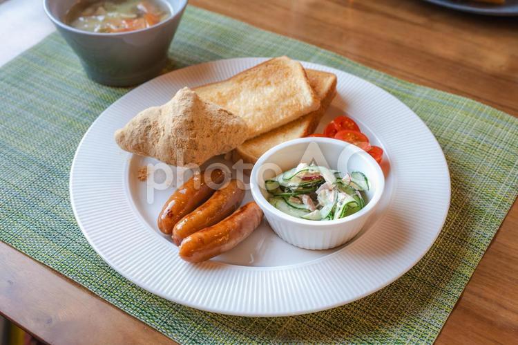 トーストとスープの朝食プレート 朝食,洋食,トーストの写真素材