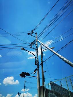 電柱と夏空 電柱と夏空の写真