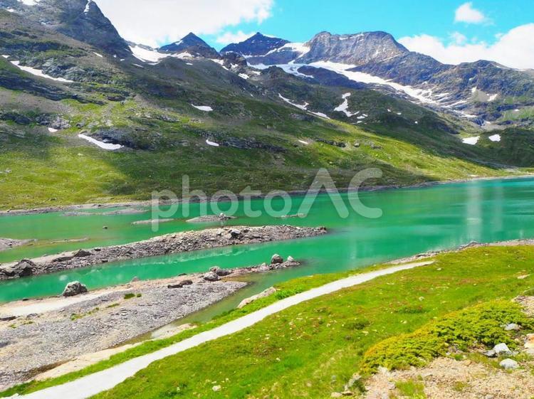 スイスの車窓からの眺め 絶景,観光,車窓の写真素材