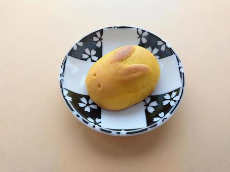 うさぎのスイートポテト(芋あん) うさぎのスイートポテト(芋あん) スイートポテト,うさぎの形,芋あんの写真素材