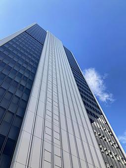 青空にそびえる高層ビル 青空にそびえる高層ビル 東京,渋谷,クロスタワーの写真素材