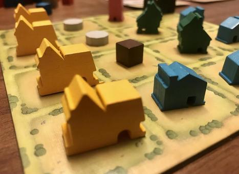 静かな住宅街、灯りがともる前 ボードゲーム,住宅,家の写真素材