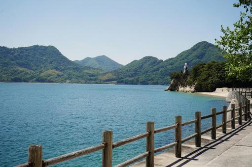 広島 大久野島 海の見える道と灯台 うさぎ島,大久野島,毒ガスの島の写真素材