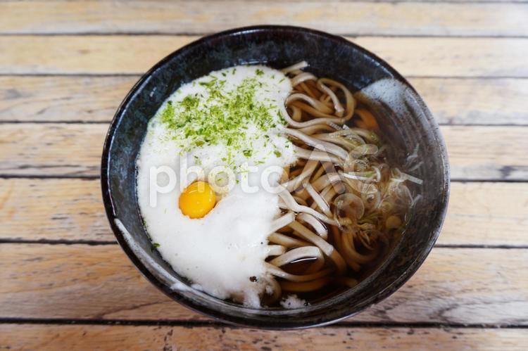 とろろ蕎麦 あったかい,うずら,ごはんの写真素材