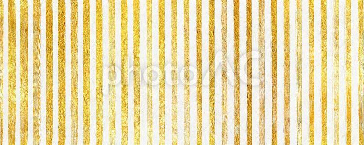 白和紙に金の模様が描かれた高級感ある背景 和紙,白,金色の写真素材