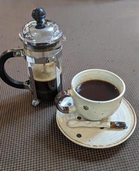 フレンチプレスのコーヒー フレンチプレスのコーヒー コーヒー,フレンチプレス,カップの写真素材