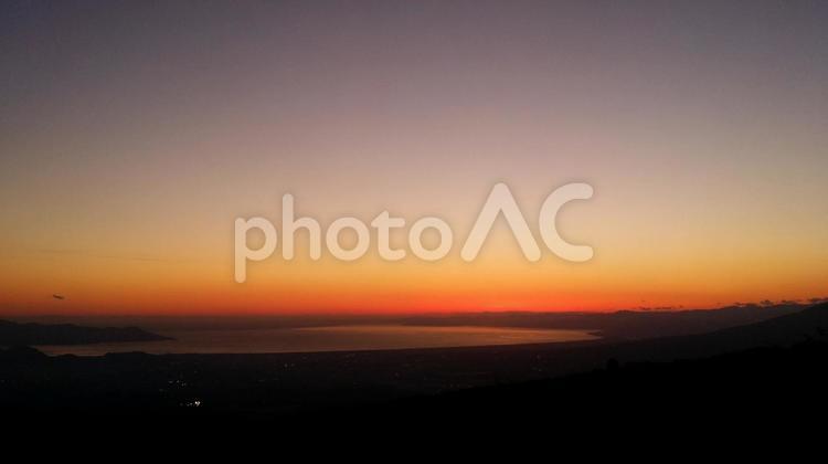 山の上から見た日暮れ 夕焼け,日暮れ,夕日の写真素材