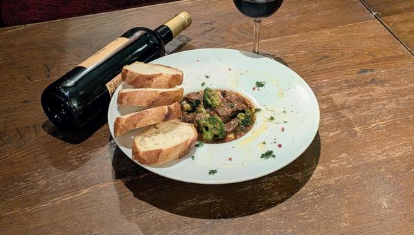 牛タンの赤ワイン煮込み 牛タンの赤ワイン煮込み クリスマス,牛タン,赤ワインの写真素材