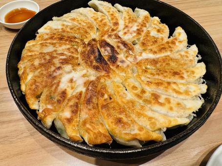 鉄鍋餃子 鉄鍋餃子の写真
