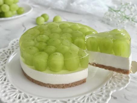 シャインマスカットのレアチーズケーキ レアチーズケーキ,シャインマスカットケーキ,シャインマスカットの写真素材