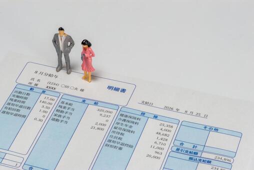 サラリーマンと給与 給与明細,給料,収入の写真素材