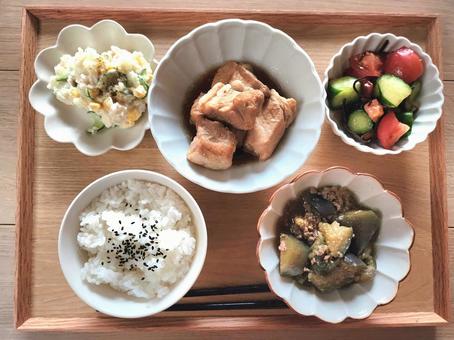 豚の角煮定食 豚の角煮定食の写真