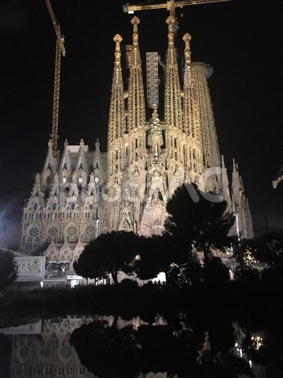 ライトアップされたサグラダファミリア サグラダファミリア,旅,スペインの写真素材