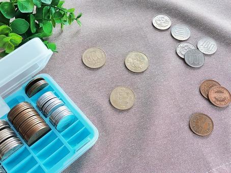 硬貨とコインケース 硬貨とコインケース お金,硬貨,小銭の写真素材