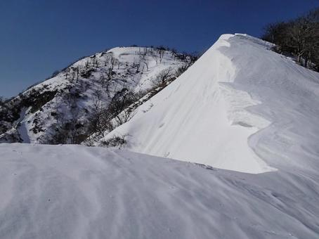 風景　登山　雪山　丹沢の写真