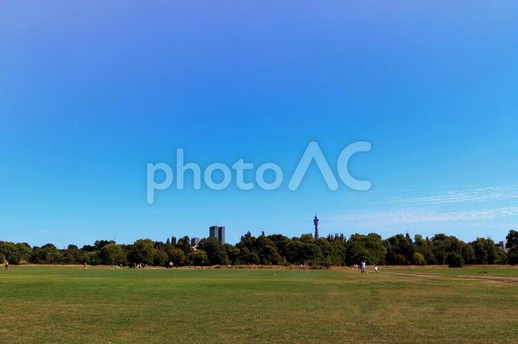 午後のひととき 夏,青空,イギリスの写真素材
