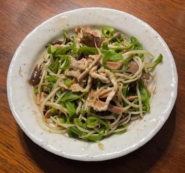 R7.09.09 豚肉の野菜炒め R7.09.09 豚肉の野菜炒め 夕食,野菜,豚肉の写真素材
