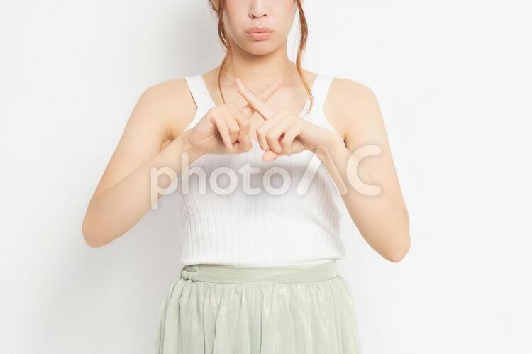 NGのジェスチャーをする若い女性 女性,ビジネス,禁止の写真素材